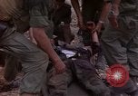 Immagine di Gli americani feriti nell'offensiva del Tet a Saigon Il Vietnam, 1968, secondo 49 filmato di repertorio 65675055534