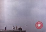 Standbild Hubschrauber UB-1H Saigon Vietnam, 1968, aus Sekunde 33 historischem Filmmaterial Videoclip 65675055535