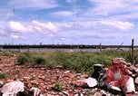 Immagine di Complesso di chiatta Il Vietnam Cua Lon River, 1969, secondo 9 filmato di repertorio 65675055540