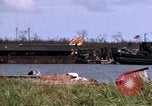 Immagine di Complesso di chiatta Il Vietnam Cua Lon River, 1969, secondo 15 filmato di repertorio 65675055540