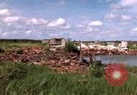 Immagine di Complesso di chiatta Il Vietnam Cua Lon River, 1969, secondo 24 filmato di repertorio 65675055540