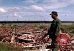 Immagine di Complesso di chiatta Il Vietnam Cua Lon River, 1969, secondo 37 filmato di repertorio 65675055540