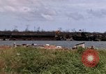 Immagine di Complesso di chiatta Il Vietnam Cua Lon River, 1969, secondo 42 filmato di repertorio 65675055540