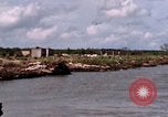 Immagine di Complesso di chiatta Il Vietnam Cua Lon River, 1969, secondo 46 filmato di repertorio 65675055540