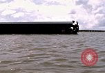 Immagine di Complesso di chiatta Il Vietnam Cua Lon River, 1969, secondo 50 filmato di repertorio 65675055540