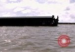 Immagine di Complesso di chiatta Il Vietnam Cua Lon River, 1969, secondo 53 filmato di repertorio 65675055540