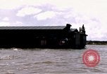 Immagine di Complesso di chiatta Il Vietnam Cua Lon River, 1969, secondo 56 filmato di repertorio 65675055540