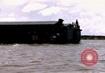 Immagine di Complesso di chiatta Il Vietnam Cua Lon River, 1969, secondo 57 filmato di repertorio 65675055540