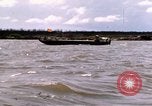Immagine di Complesso di chiatta Il Vietnam Cua Lon River, 1969, secondo 58 filmato di repertorio 65675055540