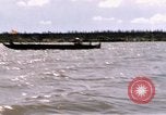 Immagine di Complesso di chiatta Il Vietnam Cua Lon River, 1969, secondo 61 filmato di repertorio 65675055540