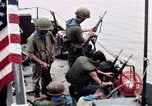 Image patrouilleur rapide Vietnam Cua Rivière Lon, 1969, de la seconde 58 séquences d'archives historiques vidéo 65675055542