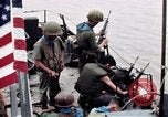 Image patrouilleur rapide Vietnam Cua Rivière Lon, 1969, de la seconde 60 séquences d'archives historiques vidéo 65675055542
