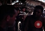 Immagine di Agente di pattuglia Ennis Il Vietnam Vinh Te Canal, 1969, secondo 3 filmato di repertorio 65675055545