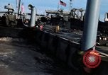 Immagine di Imbarcazione di pattuglia marinai di Fiume Il Vietnam Binh Thuy Air Base, 1967, secondo 16 filmato di repertorio 65675055546