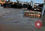 Immagine di Imbarcazione di pattuglia marinai di Fiume Il Vietnam Binh Thuy Air Base, 1967, secondo 21 filmato di repertorio 65675055546