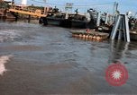 Immagine di Imbarcazione di pattuglia marinai di Fiume Il Vietnam Binh Thuy Air Base, 1967, secondo 23 filmato di repertorio 65675055546