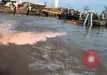 Immagine di Imbarcazione di pattuglia marinai di Fiume Il Vietnam Binh Thuy Air Base, 1967, secondo 26 filmato di repertorio 65675055546