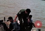 Immagine di Imbarcazione di pattuglia marinai di Fiume Il Vietnam Binh Thuy Air Base, 1967, secondo 41 filmato di repertorio 65675055546