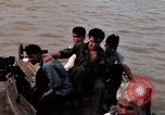 Immagine di Imbarcazione di pattuglia marinai di Fiume Il Vietnam Binh Thuy Air Base, 1967, secondo 42 filmato di repertorio 65675055546