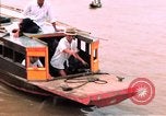 Immagine di Imbarcazione di pattuglia marinai di Fiume Il Vietnam Binh Thuy Air Base, 1967, secondo 55 filmato di repertorio 65675055546