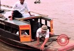 Immagine di Imbarcazione di pattuglia marinai di Fiume Il Vietnam Binh Thuy Air Base, 1967, secondo 56 filmato di repertorio 65675055546