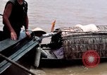 Immagine di Imbarcazione di pattuglia marinai di Fiume Il Vietnam Binh Thuy Air Base, 1967, secondo 10 filmato di repertorio 65675055547