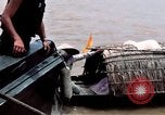 Immagine di Imbarcazione di pattuglia marinai di Fiume Il Vietnam Binh Thuy Air Base, 1967, secondo 12 filmato di repertorio 65675055547