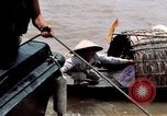 Immagine di Imbarcazione di pattuglia marinai di Fiume Il Vietnam Binh Thuy Air Base, 1967, secondo 17 filmato di repertorio 65675055547