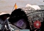 Immagine di Imbarcazione di pattuglia marinai di Fiume Il Vietnam Binh Thuy Air Base, 1967, secondo 18 filmato di repertorio 65675055547