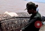 Immagine di Imbarcazione di pattuglia marinai di Fiume Il Vietnam Binh Thuy Air Base, 1967, secondo 26 filmato di repertorio 65675055547
