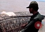 Immagine di Imbarcazione di pattuglia marinai di Fiume Il Vietnam Binh Thuy Air Base, 1967, secondo 27 filmato di repertorio 65675055547