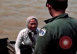 Immagine di Imbarcazione di pattuglia marinai di Fiume Il Vietnam Binh Thuy Air Base, 1967, secondo 31 filmato di repertorio 65675055547