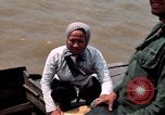 Immagine di Imbarcazione di pattuglia marinai di Fiume Il Vietnam Binh Thuy Air Base, 1967, secondo 34 filmato di repertorio 65675055547