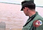 Immagine di Imbarcazione di pattuglia marinai di Fiume Il Vietnam Binh Thuy Air Base, 1967, secondo 40 filmato di repertorio 65675055547