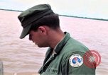Immagine di Imbarcazione di pattuglia marinai di Fiume Il Vietnam Binh Thuy Air Base, 1967, secondo 41 filmato di repertorio 65675055547