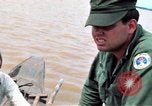 Immagine di Imbarcazione di pattuglia marinai di Fiume Il Vietnam Binh Thuy Air Base, 1967, secondo 45 filmato di repertorio 65675055547