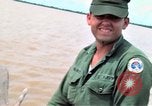 Immagine di Imbarcazione di pattuglia marinai di Fiume Il Vietnam Binh Thuy Air Base, 1967, secondo 46 filmato di repertorio 65675055547