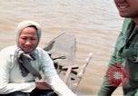 Immagine di Imbarcazione di pattuglia marinai di Fiume Il Vietnam Binh Thuy Air Base, 1967, secondo 49 filmato di repertorio 65675055547