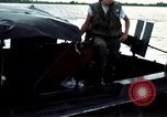 Immagine di Imbarcazione di pattuglia marinai di Fiume Il Vietnam Binh Thuy Air Base, 1967, secondo 61 filmato di repertorio 65675055547