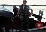 Immagine di Imbarcazione di pattuglia marinai di Fiume Il Vietnam Binh Thuy Air Base, 1967, secondo 62 filmato di repertorio 65675055547