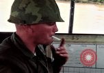 Standbild Machine Gunner Vietnam, 1967, aus Sekunde 56 historischem Filmmaterial Videoclip 65675055548