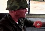 Standbild Machine Gunner Vietnam, 1967, aus Sekunde 58 historischem Filmmaterial Videoclip 65675055548