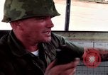 Standbild Machine Gunner Vietnam, 1967, aus Sekunde 61 historischem Filmmaterial Videoclip 65675055548