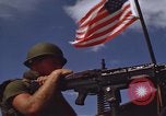 Standbild Machine Gunner Vietnam, 1968, aus Sekunde 45 historischem Filmmaterial Videoclip 65675055552