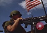 Standbild Machine Gunner Vietnam, 1968, aus Sekunde 50 historischem Filmmaterial Videoclip 65675055552