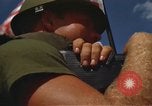 Standbild Machine Gunner Vietnam, 1968, aus Sekunde 53 historischem Filmmaterial Videoclip 65675055552
