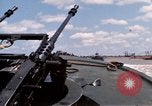 Image calme bateau rapide action dans la guerre de Vietnam Vietnam rivière Bassac, 1969, de la seconde 9 séquences d'archives historiques vidéo 65675055567