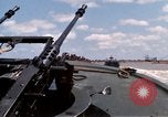 Image calme bateau rapide action dans la guerre de Vietnam Vietnam rivière Bassac, 1969, de la seconde 12 séquences d'archives historiques vidéo 65675055567