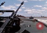 Image calme bateau rapide action dans la guerre de Vietnam Vietnam rivière Bassac, 1969, de la seconde 13 séquences d'archives historiques vidéo 65675055567