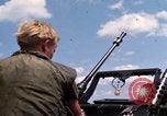 Image calme bateau rapide action dans la guerre de Vietnam Vietnam rivière Bassac, 1969, de la seconde 14 séquences d'archives historiques vidéo 65675055567